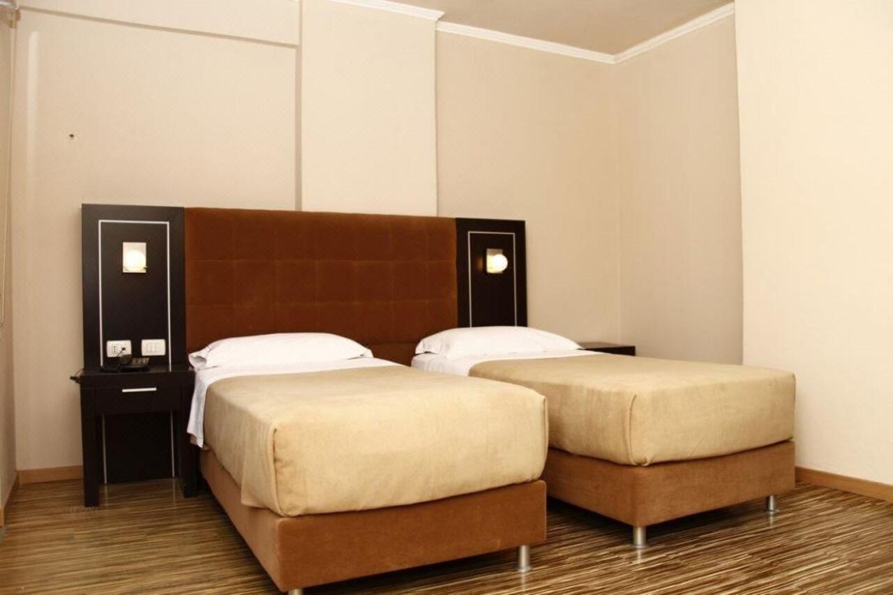Hotel Nais Beach ドゥラス エクステリア 写真