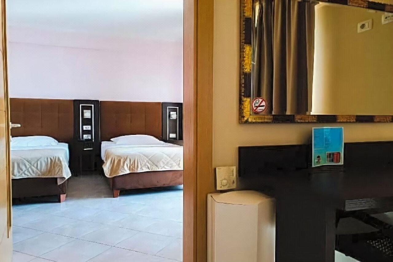 Hotel Nais Beach ドゥラス エクステリア 写真