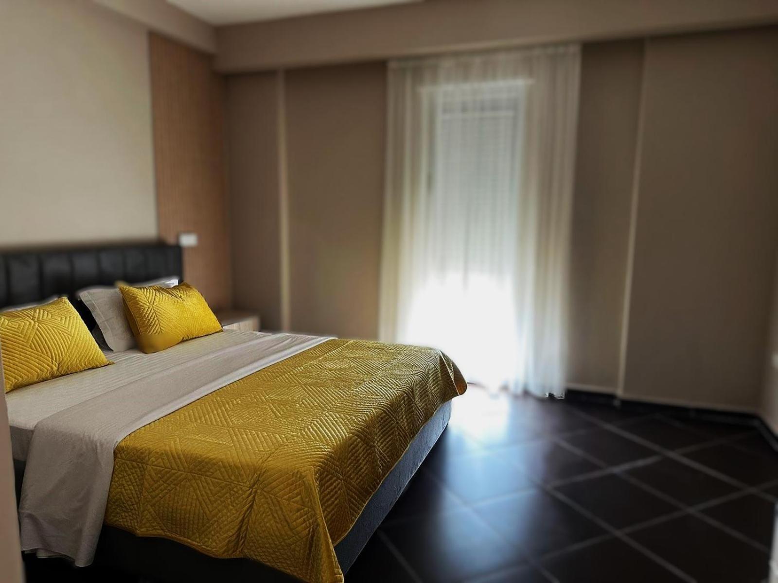 Hotel Nais Beach ドゥラス エクステリア 写真