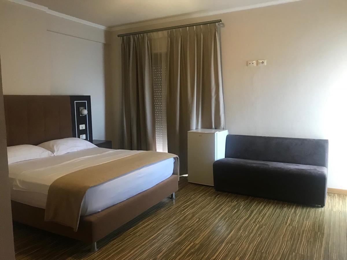 Hotel Nais Beach ドゥラス エクステリア 写真