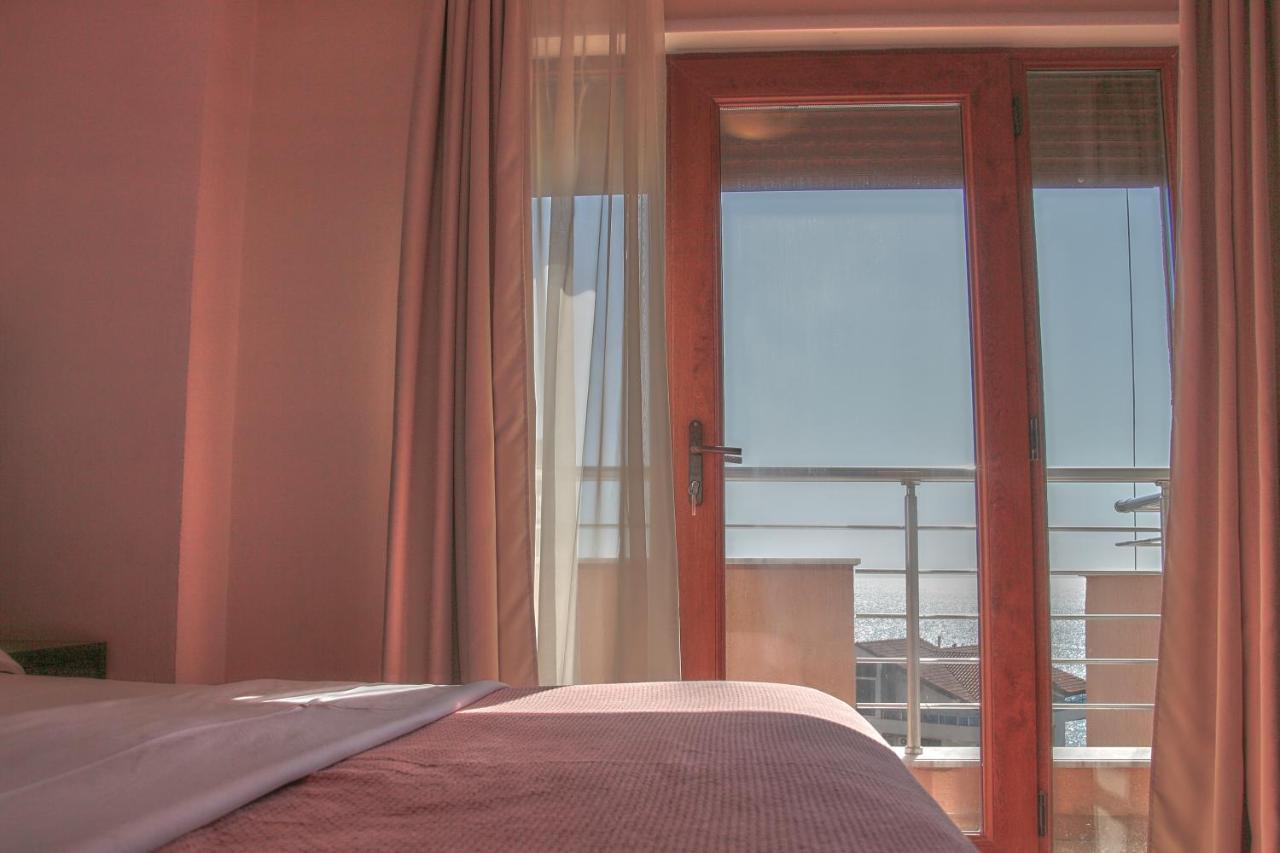 Hotel Nais Beach ドゥラス エクステリア 写真