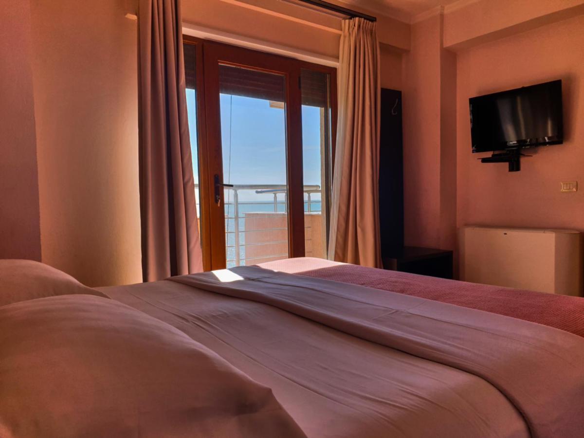 Hotel Nais Beach ドゥラス エクステリア 写真