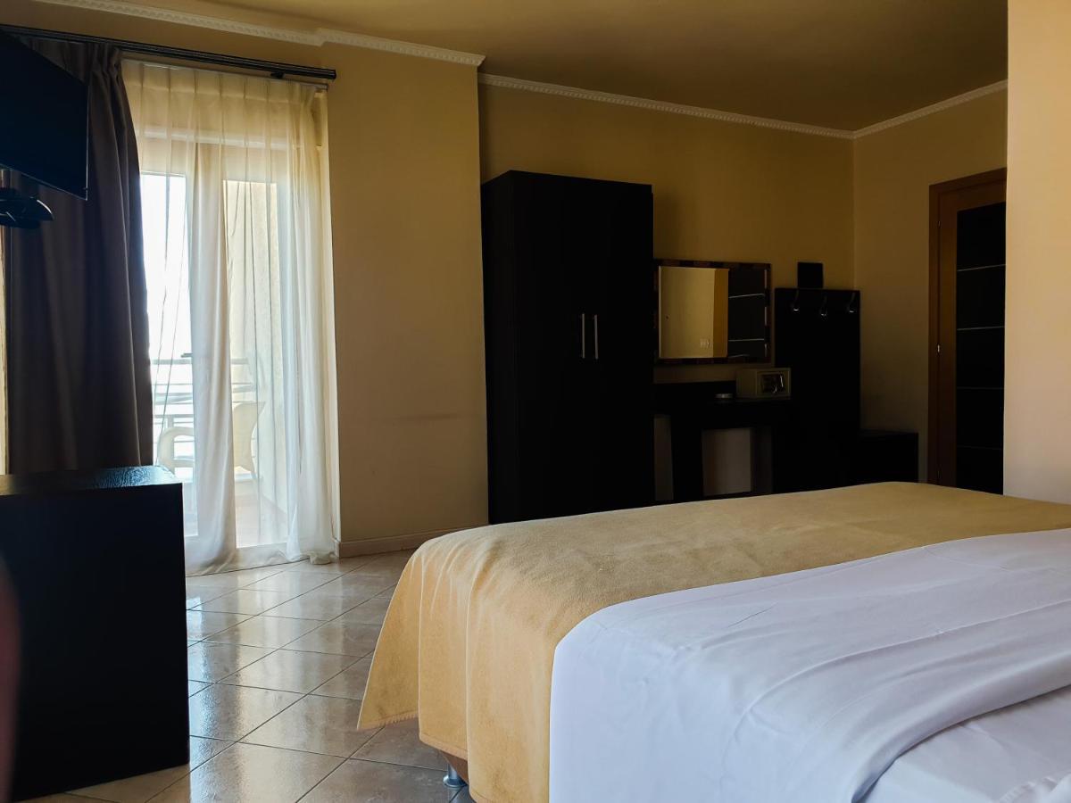 Hotel Nais Beach ドゥラス エクステリア 写真