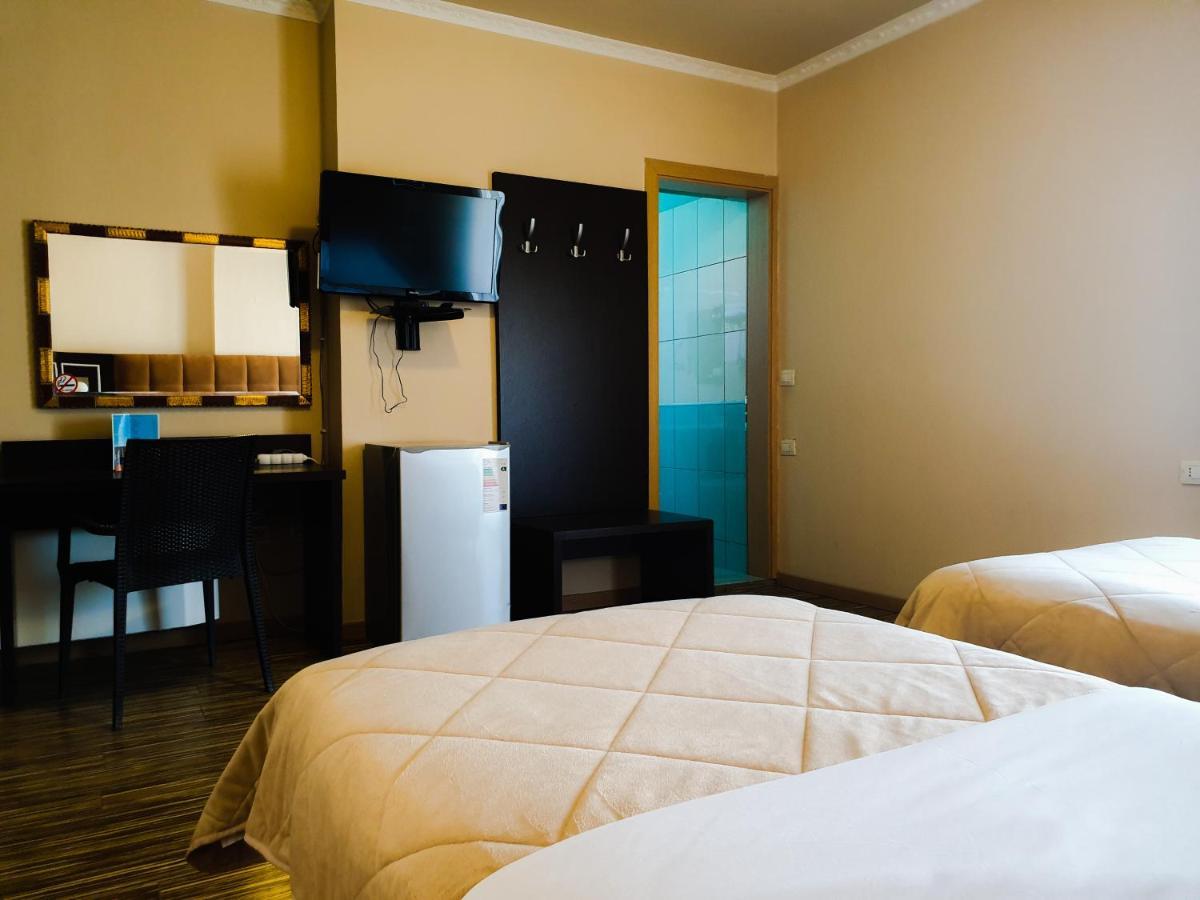 Hotel Nais Beach ドゥラス エクステリア 写真