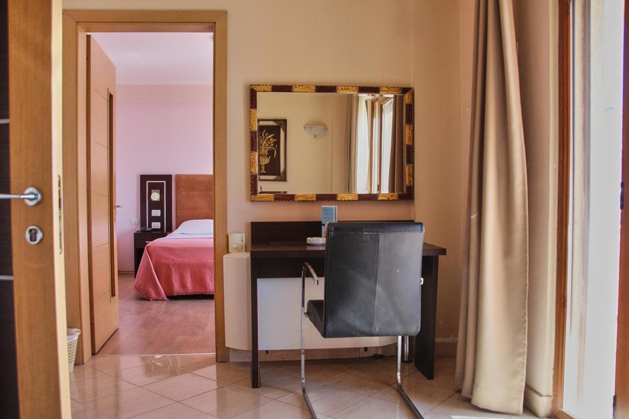 Hotel Nais Beach ドゥラス エクステリア 写真